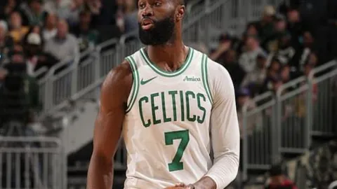 广州德比战：成都蓉城2-1险胜广州城，罗慕洛远射破门吴贵超击中门柱